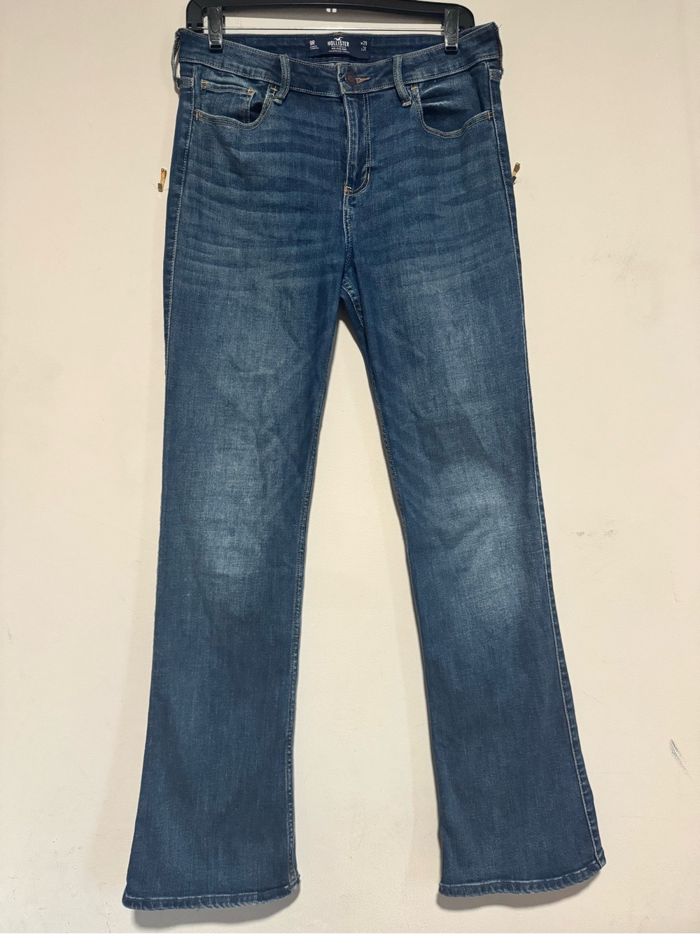 Hollister women’s Bootcut Jeans in Medium Blue Wash